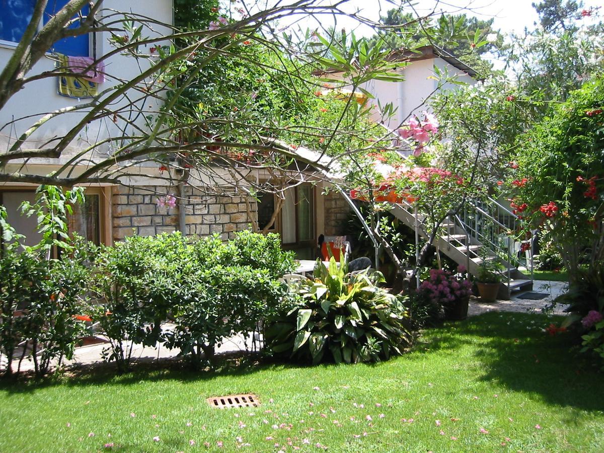 Aparthotel Casa Furrer Tirrenia Exterior foto