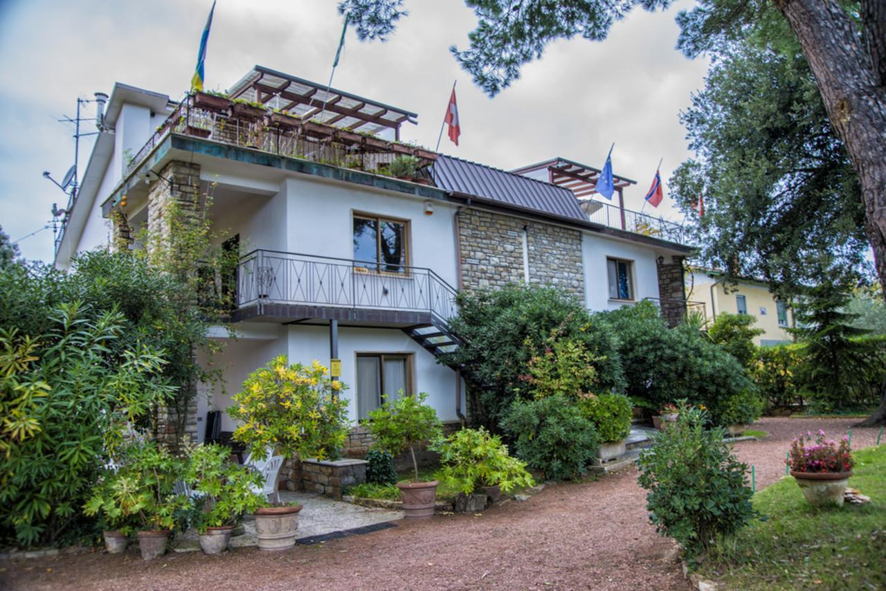 Aparthotel Casa Furrer Tirrenia Exterior foto