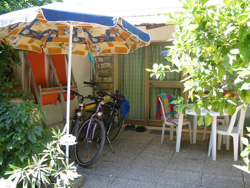 Aparthotel Casa Furrer Tirrenia Exterior foto